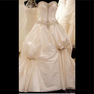 Gorgeous Justin Alexander Gown